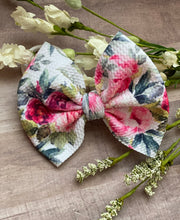 Load image into Gallery viewer, Huntlie Floral {bow} - Calli Alyse Boutique