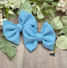 Load image into Gallery viewer, True Blue {bow} - Calli Alyse Boutique