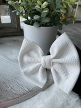 Load image into Gallery viewer, Vanilla Bean {bow} - Calli Alyse Boutique