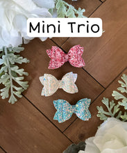 Load image into Gallery viewer, Glitter Bow {Trio}